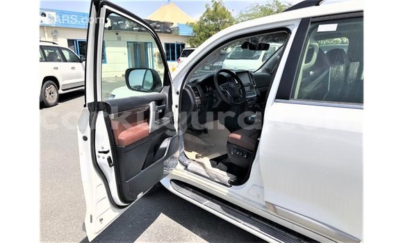 Buy Import Toyota Land Cruiser White Car in Import - Dubai in Bujumbura Buy Import Toyota Land Cruiser White Car in Import - Dubai in Bujumbura