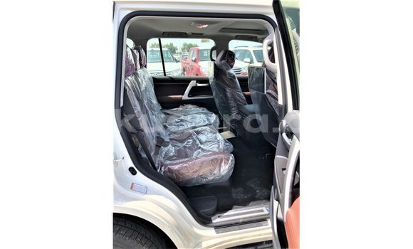 Buy Import Toyota Land Cruiser White Car in Import - Dubai in Bujumbura Buy Import Toyota Land Cruiser White Car in Import - Dubai in Bujumbura