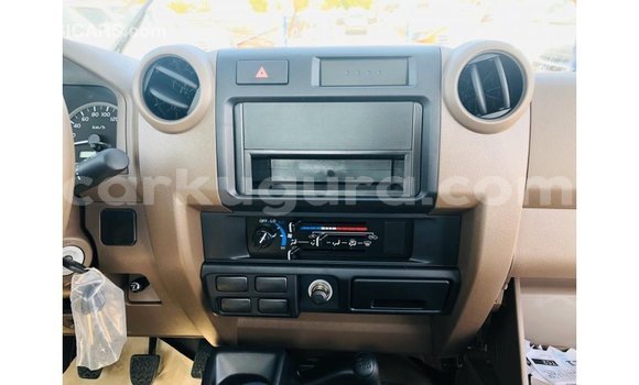 Acheter Import Voiture Toyota Land Cruiser Beige à Import - Dubai, Bujumbura Acheter Import Voiture Toyota Land Cruiser Beige à Import - Dubai, Bujumbura