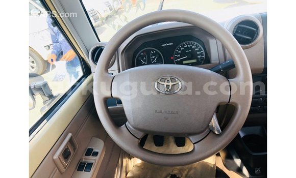 Acheter Import Voiture Toyota Land Cruiser Beige à Import - Dubai, Bujumbura Acheter Import Voiture Toyota Land Cruiser Beige à Import - Dubai, Bujumbura