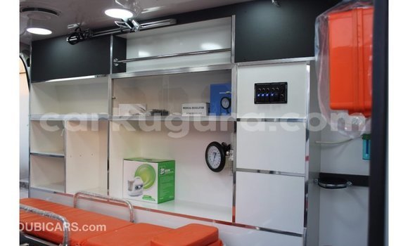 Nunua Imported Toyota Hiace Nyeupe Gari ndani ya Import - Dubai nchini Bujumbura Nunua Imported Toyota Hiace Nyeupe Gari ndani ya Import - Dubai nchini Bujumbura