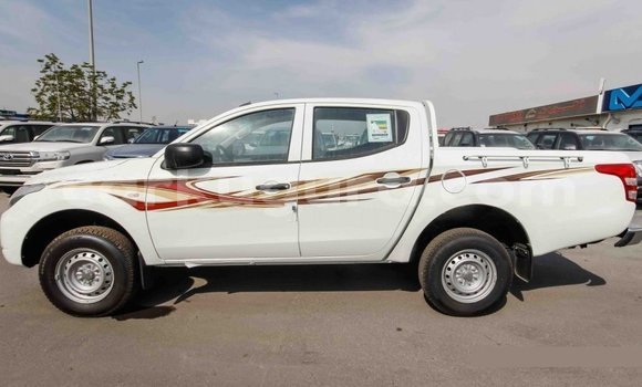Acheter Import Voiture Mitsubishi L200 Blanc à Import - Dubai, Bujumbura