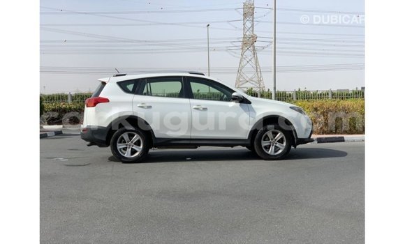 Nunua Imported Toyota 4Runner Nyeupe Gari ndani ya Import - Dubai nchini Bujumbura Nunua Imported Toyota 4Runner Nyeupe Gari ndani ya Import - Dubai nchini Bujumbura