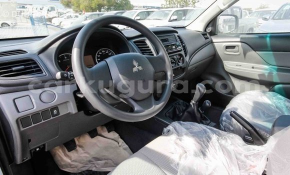 Acheter Import Voiture Mitsubishi L200 Blanc à Import - Dubai, Bujumbura Acheter Import Voiture Mitsubishi L200 Blanc à Import - Dubai, Bujumbura