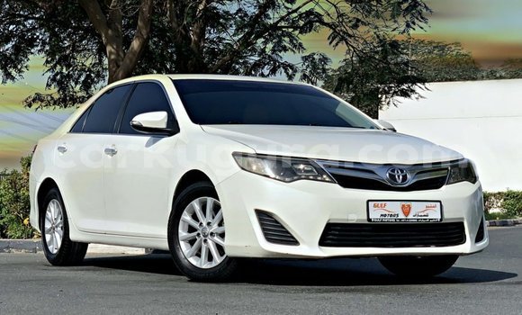 Acheter Import Voiture Toyota Camry Blanc à Import - Dubai, Bujumbura
