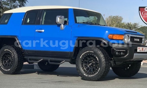 Buy Import Toyota FJ Cruiser Blue Car in Import - Dubai in Bujumbura