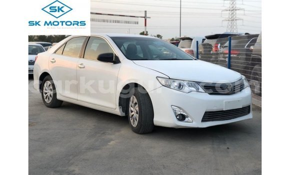 Acheter Import Voiture Toyota Camry Blanc à Import - Dubai, Bujumbura