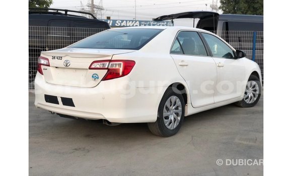 Acheter Import Voiture Toyota Camry Blanc à Import - Dubai, Bujumbura Acheter Import Voiture Toyota Camry Blanc à Import - Dubai, Bujumbura