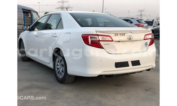 Acheter Import Voiture Toyota Camry Blanc à Import - Dubai, Bujumbura Acheter Import Voiture Toyota Camry Blanc à Import - Dubai, Bujumbura