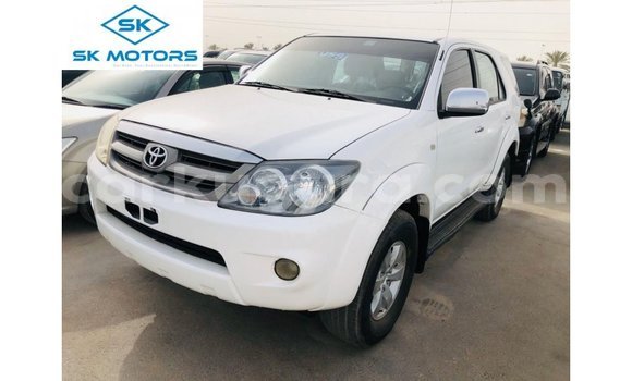Acheter Import Voiture Toyota Fortuner Blanc à Import - Dubai, Bujumbura