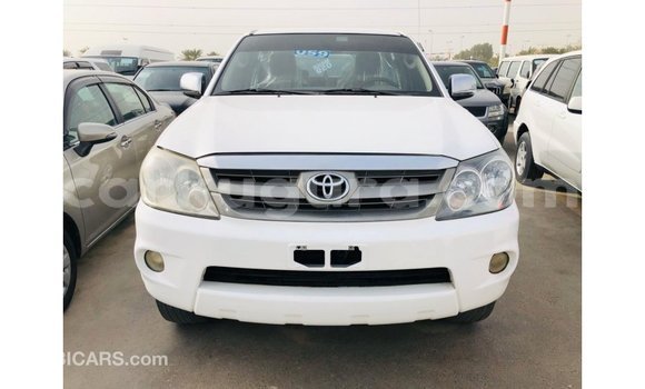 Acheter Import Voiture Toyota Fortuner Blanc à Import - Dubai, Bujumbura Acheter Import Voiture Toyota Fortuner Blanc à Import - Dubai, Bujumbura