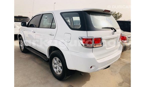 Acheter Import Voiture Toyota Fortuner Blanc à Import - Dubai, Bujumbura Acheter Import Voiture Toyota Fortuner Blanc à Import - Dubai, Bujumbura