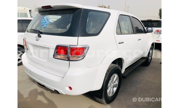 Acheter Import Voiture Toyota Fortuner Blanc à Import - Dubai, Bujumbura Acheter Import Voiture Toyota Fortuner Blanc à Import - Dubai, Bujumbura