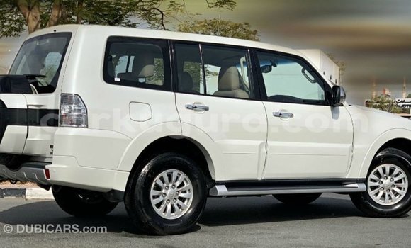 Nunua Imported Mitsubishi Pajero Nyeupe Gari ndani ya Import - Dubai nchini Bujumbura Nunua Imported Mitsubishi Pajero Nyeupe Gari ndani ya Import - Dubai nchini Bujumbura