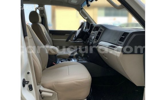 Nunua Imported Mitsubishi Pajero Nyeupe Gari ndani ya Import - Dubai nchini Bujumbura Nunua Imported Mitsubishi Pajero Nyeupe Gari ndani ya Import - Dubai nchini Bujumbura
