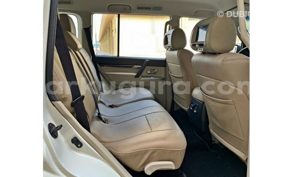 Nunua Imported Mitsubishi Pajero Nyeupe Gari ndani ya Import - Dubai nchini Bujumbura Nunua Imported Mitsubishi Pajero Nyeupe Gari ndani ya Import - Dubai nchini Bujumbura