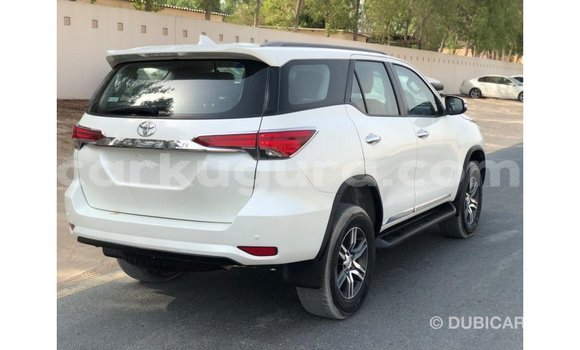 Acheter Import Voiture Toyota Fortuner Blanc à Import - Dubai, Bujumbura Acheter Import Voiture Toyota Fortuner Blanc à Import - Dubai, Bujumbura