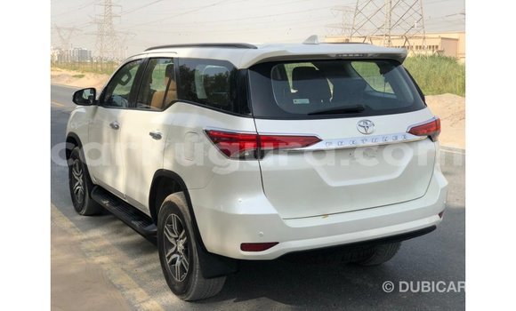 Acheter Import Voiture Toyota Fortuner Blanc à Import - Dubai, Bujumbura Acheter Import Voiture Toyota Fortuner Blanc à Import - Dubai, Bujumbura
