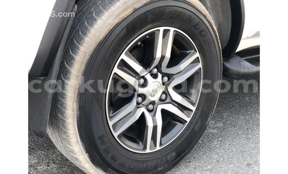 Acheter Import Voiture Toyota Fortuner Blanc à Import - Dubai, Bujumbura Acheter Import Voiture Toyota Fortuner Blanc à Import - Dubai, Bujumbura