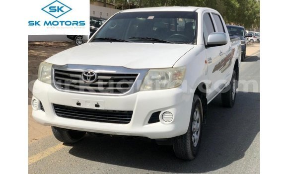 Acheter Import Voiture Toyota Hilux Blanc à Import - Dubai, Bujumbura