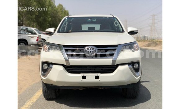 Acheter Import Voiture Toyota Fortuner Blanc à Import - Dubai, Bujumbura Acheter Import Voiture Toyota Fortuner Blanc à Import - Dubai, Bujumbura