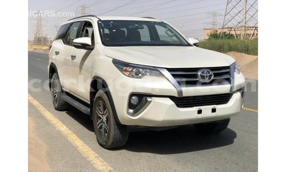 Acheter Import Voiture Toyota Fortuner Blanc à Import - Dubai, Bujumbura Acheter Import Voiture Toyota Fortuner Blanc à Import - Dubai, Bujumbura