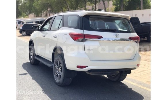 Acheter Import Voiture Toyota Fortuner Blanc à Import - Dubai, Bujumbura Acheter Import Voiture Toyota Fortuner Blanc à Import - Dubai, Bujumbura