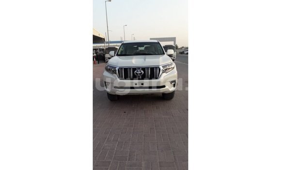 Acheter Import Voiture Toyota Prado Blanc à Import - Dubai, Bujumbura