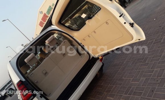 Acheter Import Voiture Toyota Prado Blanc à Import - Dubai, Bujumbura Acheter Import Voiture Toyota Prado Blanc à Import - Dubai, Bujumbura