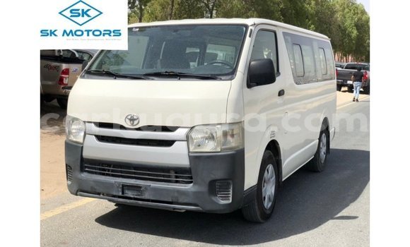 Acheter Import Voiture Toyota Hiace Blanc à Import - Dubai, Bujumbura