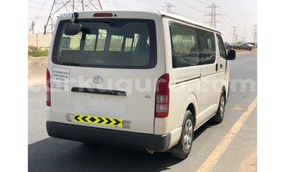 Nunua Imported Toyota Hiace Nyeupe Gari ndani ya Import - Dubai nchini Bujumbura Nunua Imported Toyota Hiace Nyeupe Gari ndani ya Import - Dubai nchini Bujumbura