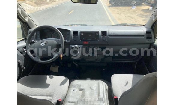 Nunua Imported Toyota Hiace Nyeupe Gari ndani ya Import - Dubai nchini Bujumbura Nunua Imported Toyota Hiace Nyeupe Gari ndani ya Import - Dubai nchini Bujumbura