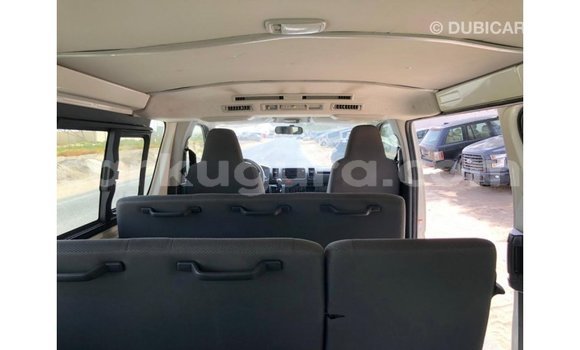 Nunua Imported Toyota Hiace Nyeupe Gari ndani ya Import - Dubai nchini Bujumbura Nunua Imported Toyota Hiace Nyeupe Gari ndani ya Import - Dubai nchini Bujumbura