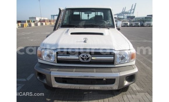 Nunua Imported Toyota Land Cruiser Nyeupe Gari ndani ya Import - Dubai nchini Bujumbura Nunua Imported Toyota Land Cruiser Nyeupe Gari ndani ya Import - Dubai nchini Bujumbura