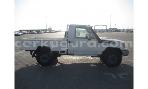 Nunua Imported Toyota Land Cruiser Nyeupe Gari ndani ya Import - Dubai nchini Bujumbura Nunua Imported Toyota Land Cruiser Nyeupe Gari ndani ya Import - Dubai nchini Bujumbura