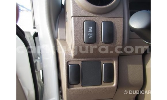 Nunua Imported Toyota Land Cruiser Nyeupe Gari ndani ya Import - Dubai nchini Bujumbura Nunua Imported Toyota Land Cruiser Nyeupe Gari ndani ya Import - Dubai nchini Bujumbura