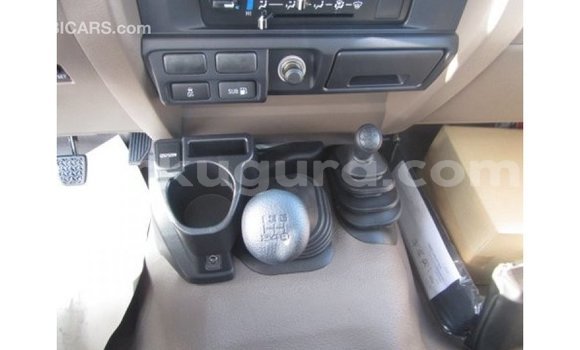 Nunua Imported Toyota Land Cruiser Nyeupe Gari ndani ya Import - Dubai nchini Bujumbura Nunua Imported Toyota Land Cruiser Nyeupe Gari ndani ya Import - Dubai nchini Bujumbura