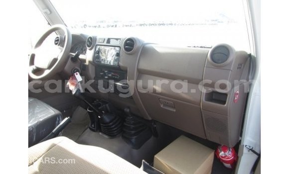 Nunua Imported Toyota Land Cruiser Nyeupe Gari ndani ya Import - Dubai nchini Bujumbura Nunua Imported Toyota Land Cruiser Nyeupe Gari ndani ya Import - Dubai nchini Bujumbura
