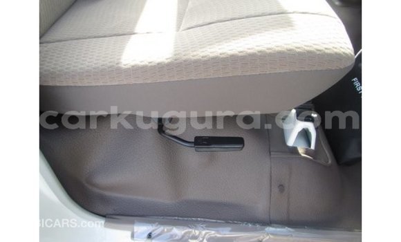 Nunua Imported Toyota Land Cruiser Nyeupe Gari ndani ya Import - Dubai nchini Bujumbura Nunua Imported Toyota Land Cruiser Nyeupe Gari ndani ya Import - Dubai nchini Bujumbura