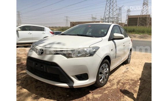 Acheter Import Voiture Toyota Yaris Blanc à Import - Dubai, Bujumbura Acheter Import Voiture Toyota Yaris Blanc à Import - Dubai, Bujumbura
