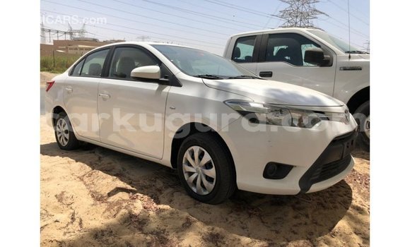 Acheter Import Voiture Toyota Yaris Blanc à Import - Dubai, Bujumbura Acheter Import Voiture Toyota Yaris Blanc à Import - Dubai, Bujumbura