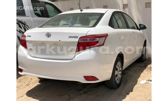 Acheter Import Voiture Toyota Yaris Blanc à Import - Dubai, Bujumbura Acheter Import Voiture Toyota Yaris Blanc à Import - Dubai, Bujumbura
