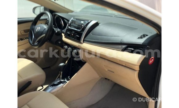 Acheter Import Voiture Toyota Yaris Blanc à Import - Dubai, Bujumbura Acheter Import Voiture Toyota Yaris Blanc à Import - Dubai, Bujumbura