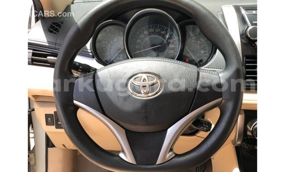 Acheter Import Voiture Toyota Yaris Blanc à Import - Dubai, Bujumbura Acheter Import Voiture Toyota Yaris Blanc à Import - Dubai, Bujumbura