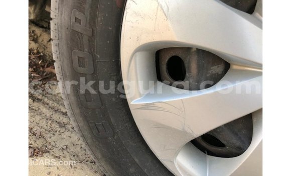 Acheter Import Voiture Toyota Yaris Blanc à Import - Dubai, Bujumbura Acheter Import Voiture Toyota Yaris Blanc à Import - Dubai, Bujumbura