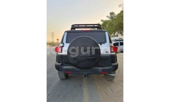 Acheter Import Voiture Toyota FJ Cruiser Autre à Import - Dubai, Bujumbura Acheter Import Voiture Toyota FJ Cruiser Autre à Import - Dubai, Bujumbura