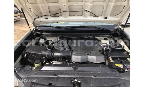 Acheter Import Voiture Toyota Prado Blanc à Import - Dubai, Bujumbura Acheter Import Voiture Toyota Prado Blanc à Import - Dubai, Bujumbura