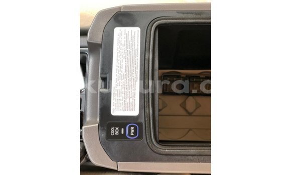 Acheter Import Voiture Toyota Prado Blanc à Import - Dubai, Bujumbura Acheter Import Voiture Toyota Prado Blanc à Import - Dubai, Bujumbura