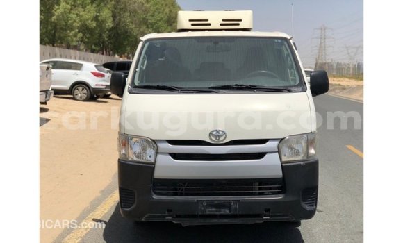 Acheter Import Voiture Toyota Hiace Blanc à Import - Dubai, Bujumbura Acheter Import Voiture Toyota Hiace Blanc à Import - Dubai, Bujumbura