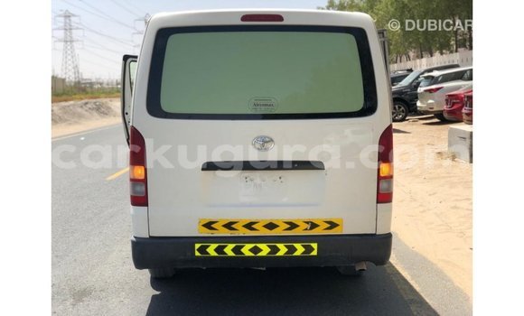 Acheter Import Voiture Toyota Hiace Blanc à Import - Dubai, Bujumbura Acheter Import Voiture Toyota Hiace Blanc à Import - Dubai, Bujumbura